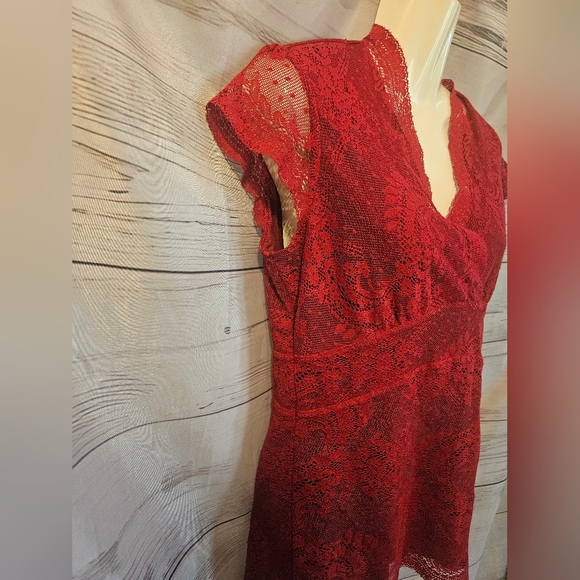 New York & Company Red Lace Surplice Top – Size Medium - Picture 3 of 8
